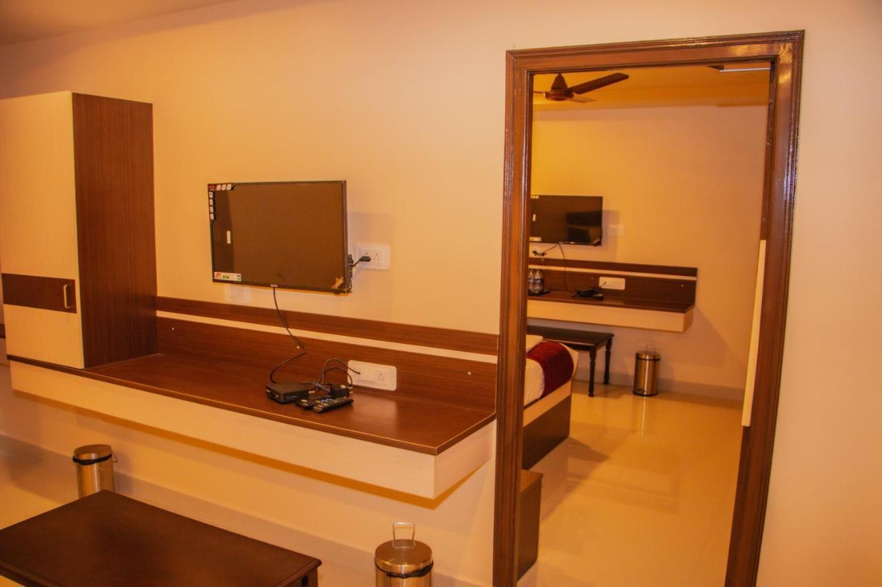 Hotel Mountview Comforts Tirupati Kültér fotó