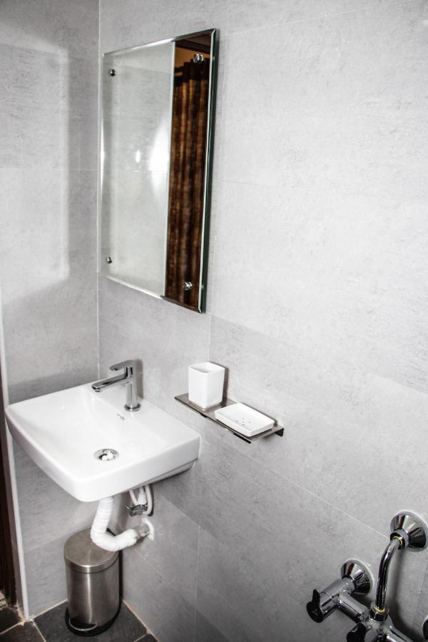 Hotel Mountview Comforts Tirupati Kültér fotó