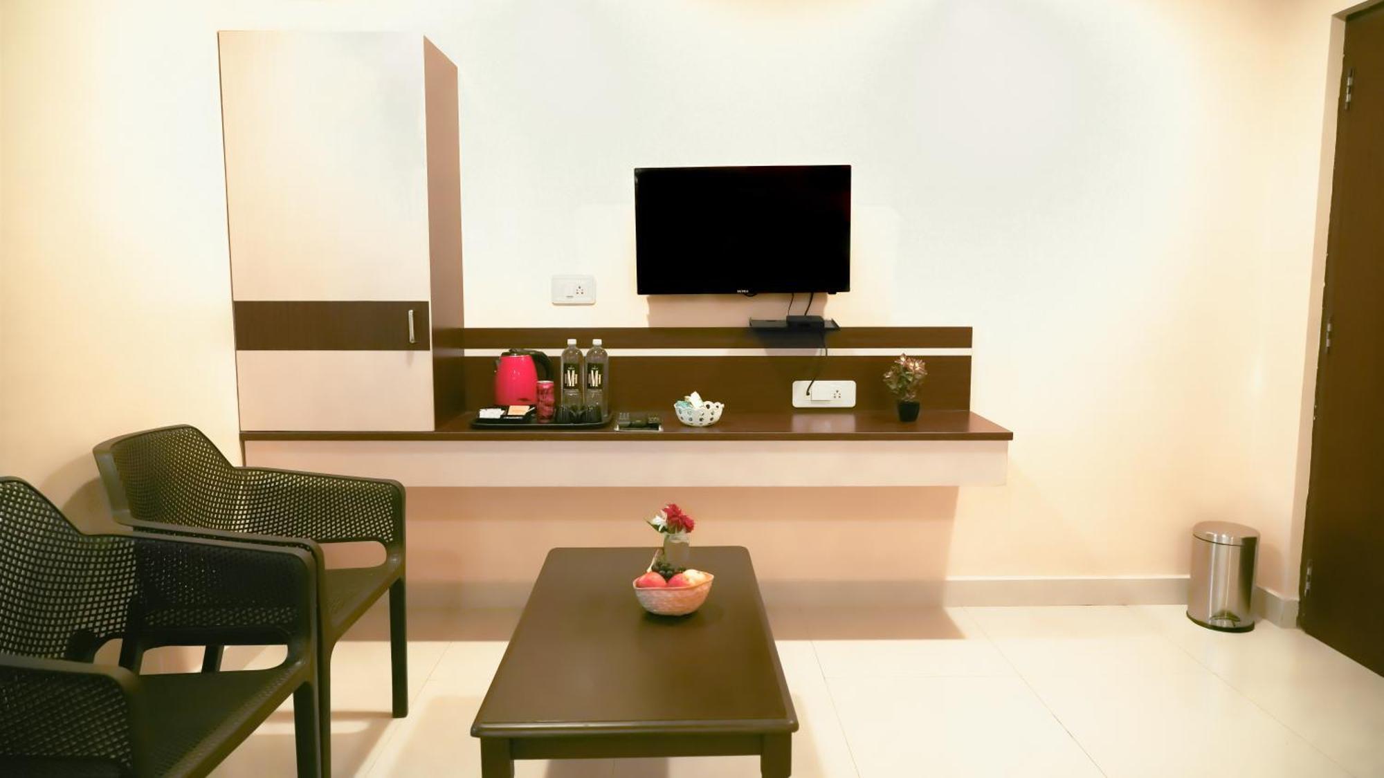 Hotel Mountview Comforts Tirupati Kültér fotó