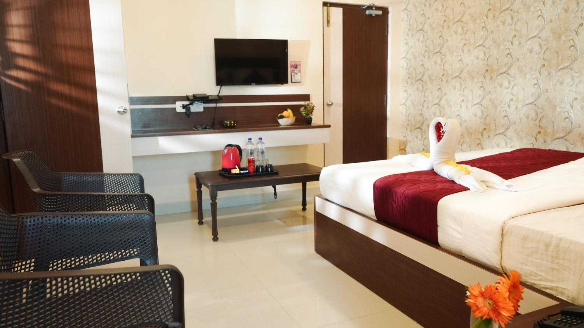 Hotel Mountview Comforts Tirupati Kültér fotó