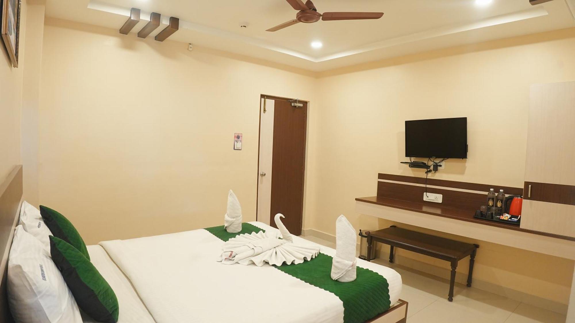 Hotel Mountview Comforts Tirupati Kültér fotó